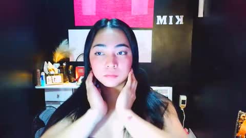 Snapshot of xxslutty_kim chatting on 12-15-25, 03:11 xxslutty kim online show from 12-15-25, 03:11