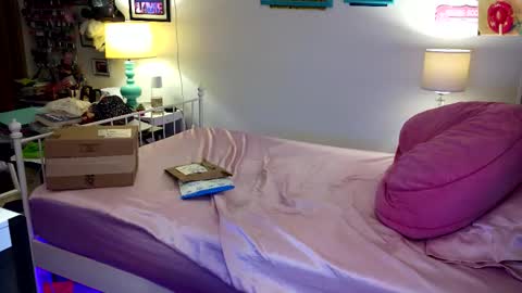 Strawberry Jane online show from 02-11-26, 04:50