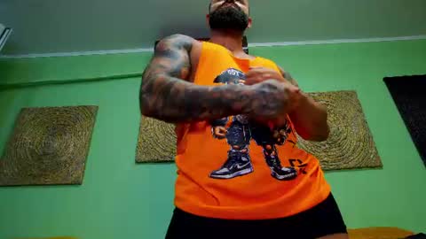 Snapshot of xxtreamleonard chatting on 06-10-26, 01:43 Xtream Leonard online show from 06-10-26, 01:43