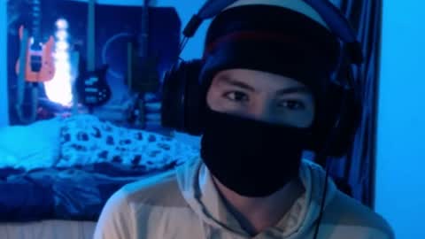 Snapshot of xxwhitefoxx chatting on 06-14-26, 04:03 David Fox online show from 06-14-26, 04:03