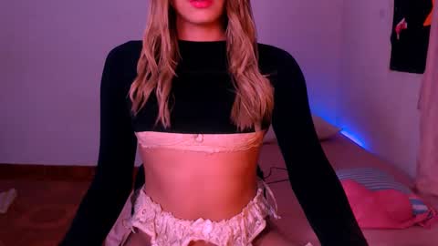 Snapshot of xxxanonymousloverxxx chatting on 12-31-24, 06:05 Chiara online show from 12-31-24, 06:05