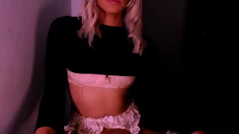 Snapshot of xxxanonymousloverxxx chatting on 09-24-25, 04:16 Chiara online show from 09-24-25, 04:16