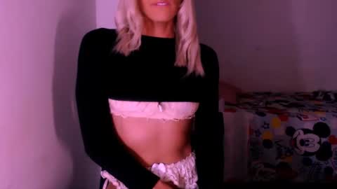 Snapshot of xxxanonymousloverxxx chatting on 10-25-25, 04:42 Chiara online show from 10-25-25, 04:42