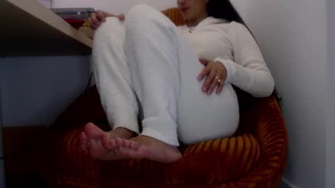 Snapshot of xxxbellalola chatting on 02-20-25, 07:08 Lola online show from 02-20-25, 07:08