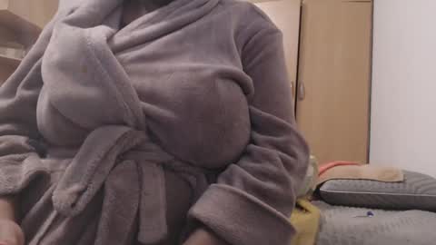 Snapshot of xxxbustybabe27x chatting on 02-19-25, 11:46 Ayanda online show from 02-19-25, 11:46