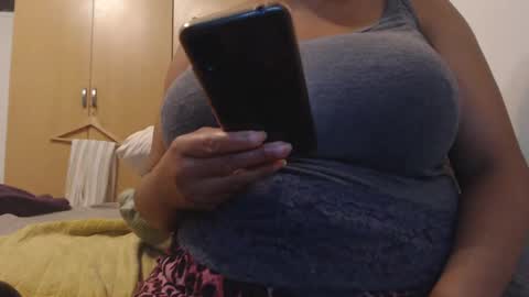 Snapshot of xxxbustybabe27x chatting on 03-01-25, 05:27 Ayanda online show from 03-01-25, 05:27