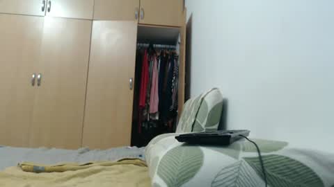 Snapshot of xxxbustybabe27x chatting on 03-08-25, 08:25 Ayanda online show from 03-08-25, 08:25