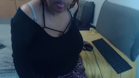 Snapshot of xxxbustybabe27x chatting on 09-29-25, 04:01 Ayanda online show from 09-29-25, 04:01