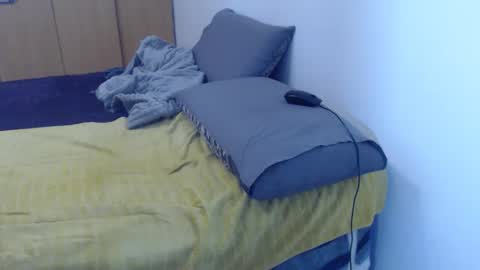 Snapshot of xxxbustybabe27x chatting on 10-02-25, 01:51 Ayanda online show from 10-02-25, 01:51