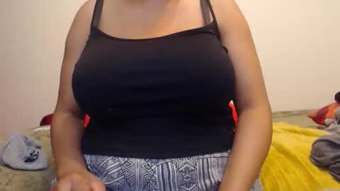 Snapshot of xxxbustybabe27x chatting on 01-18-26, 01:37 Ayanda online show from 01-18-26, 01:37
