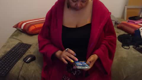 Snapshot of xxxbustybabe27x chatting on 03-15-26, 06:14 Ayanda online show from 03-15-26, 06:14