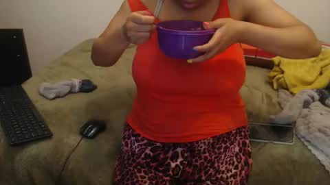 Snapshot of xxxbustybabe27x chatting on 03-27-26, 12:16 Ayanda online show from 03-27-26, 12:16