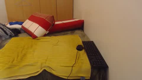 Snapshot of xxxbustybabe27x chatting on 04-21-26, 03:17 Ayanda online show from 04-21-26, 03:17