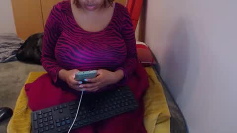 Snapshot of xxxbustybabe27x chatting on 04-22-26, 06:53 Ayanda online show from 04-22-26, 06:53