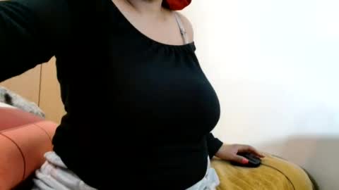 Snapshot of xxxbustybabe27x chatting on 05-27-26, 12:35 Ayanda online show from 05-27-26, 12:35