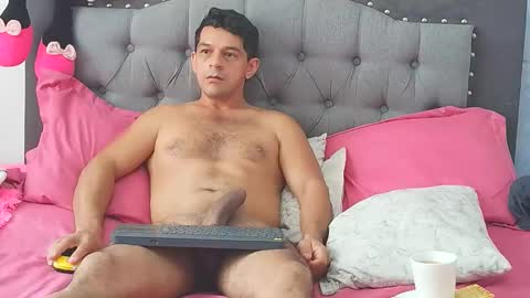 Gabriela and Diego online show from 12-22-25, 04:15