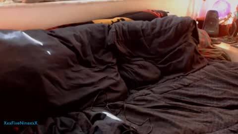 Snapshot of xxxfiveninexxx chatting on 09-30-25, 02:22 XxxFiveNinexxX online show from 09-30-25, 02:22