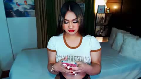 Snapshot of xxxgiganticoliviacummerxxx chatting on 01-12-25, 08:14 OLIVIA online show from 01-12-25, 08:14