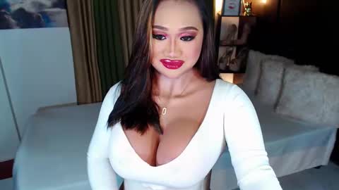 Snapshot of xxxgiganticoliviacummerxxx chatting on 02-11-25, 03:18 OLIVIA online show from 02-11-25, 03:18