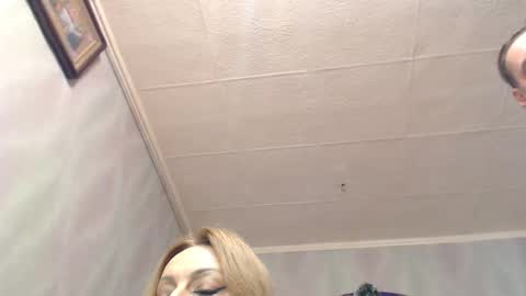 Snapshot of xxxkinkycpl chatting on 12-14-24, 07:51 isa and gonzo online show from 12-14-24, 07:51