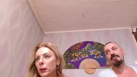 Snapshot of xxxkinkycpl chatting on 02-04-25, 11:27 isa and gonzo online show from 02-04-25, 11:27