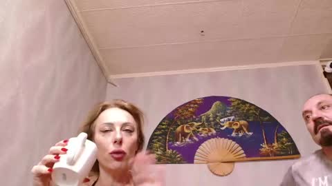 Snapshot of xxxkinkycpl chatting on 03-01-25, 12:01 isa and gonzo online show from 03-01-25, 12:01