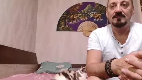 Snapshot of xxxkinkycpl chatting on 09-20-25, 04:02 isa and gonzo online show from 09-20-25, 04:02