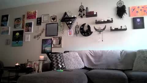 Lola online show from 10-21-25, 06:41