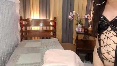 QUEENCY online show from 12-22-25, 12:35