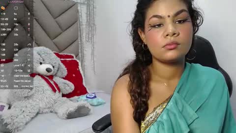 Snapshot of yaazhini457034 chatting on 02-25-26, 11:42 yazhini online show from 02-25-26, 11:42