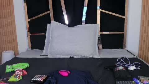 Yahaira online show from 04-12-26, 02:33