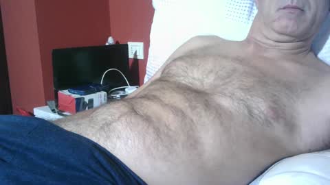 Snapshot of yahe2010 chatting on 12-10-24, 02:48 grillino online show from 12-10-24, 02:48