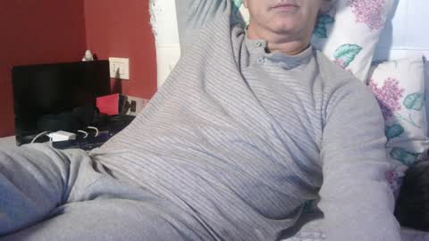 Snapshot of yahe2010 chatting on 01-31-25, 01:01 grillino online show from 01-31-25, 01:01