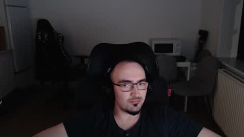 YamilLamal online show from 12-17-25, 07:20