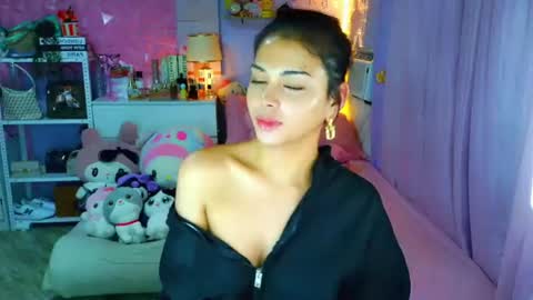 Snapshot of yang_audreylone chatting on 06-19-26, 06:45 YANG AUDREY LONE online show from 06-19-26, 06:45