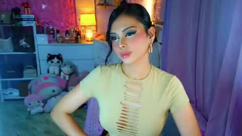 Snapshot of yang_audreylone chatting on 07-14-26, 12:02 YANG AUDREY LONE online show from 07-14-26, 12:02