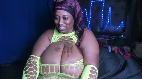 Snapshot of yani_69 chatting on 06-12-26, 04:00 yani 69 online show from 06-12-26, 04:00