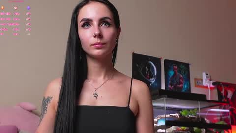 Snapshot of yaraliebe chatting on 05-20-26, 12:33 Yara online show from 05-20-26, 12:33