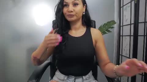 Snapshot of yaraxcox chatting on 07-15-26, 03:45 Yara online show from 07-15-26, 03:45