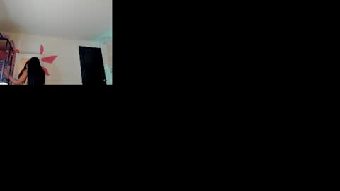 Snapshot of yarirose chatting on 06-26-26, 03:49 Yary online show from 06-26-26, 03:49