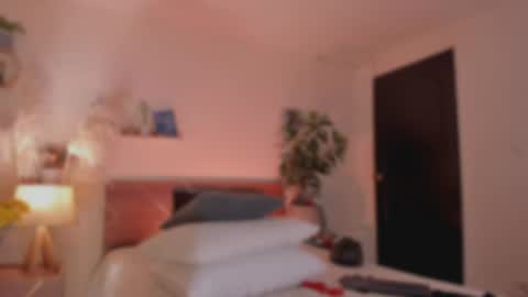 Snapshot of yarirose chatting on 07-10-26, 04:31 Yary online show from 07-10-26, 04:31