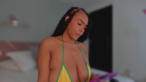 Snapshot of yarirose chatting on 07-24-26, 04:27 Yary online show from 07-24-26, 04:27