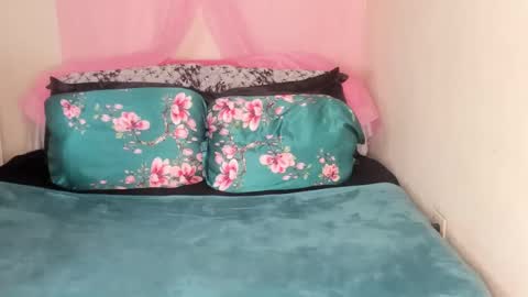 Snapshot of yasminayazzie chatting on 03-08-25, 08:55 Yasmina online show from 03-08-25, 08:55