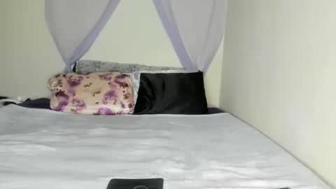 Snapshot of yasminayazzie chatting on 10-17-25, 12:36 Yasmina online show from 10-17-25, 12:36