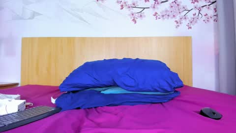 Snapshot of yasminn_scott chatting on 01-18-25, 12:15 Yasminn Scott online show from 01-18-25, 12:15