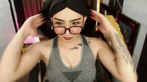 Snapshot of yassiered chatting on 05-12-26, 09:17 yassiered online show from 05-12-26, 09:17