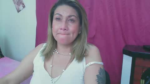 Snapshot of yayita_mature chatting on 02-24-25, 06:04 yayita online show from 02-24-25, 06:04