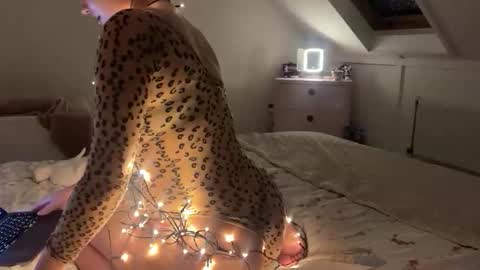 Snapshot of yeahrina chatting on 10-17-25, 11:07 rina online show from 10-17-25, 11:07