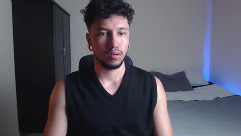 Snapshot of yeff_stone chatting on 10-17-25, 12:36 yeff online show from 10-17-25, 12:36