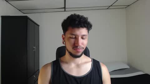 Snapshot of yeff_stone chatting on 11-04-25, 12:32 yeff online show from 11-04-25, 12:32